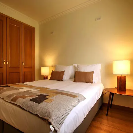 Balcony With View, Private Garage, An Elevator 公寓 塞图巴尔