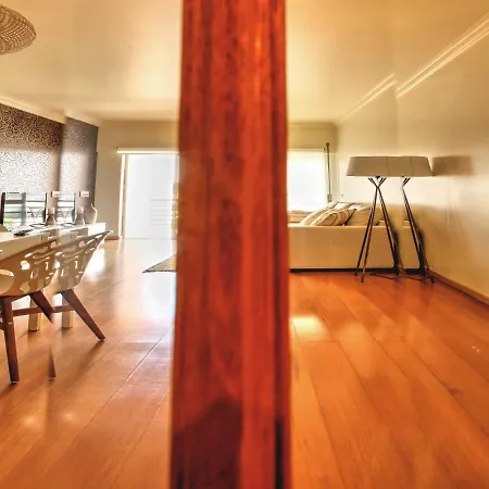 Balcony With View, Private Garage, An Elevator 公寓