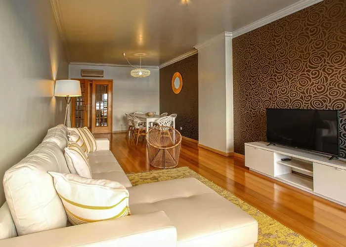 Balcony With View, Private Garage, An Elevator Setúbal