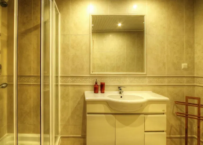 Balcony With View, Private Garage, An Elevator * Setúbal